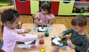 каплеграфия-кружок "Радуга красок" младшая разновозрастная группа "Солнышко"