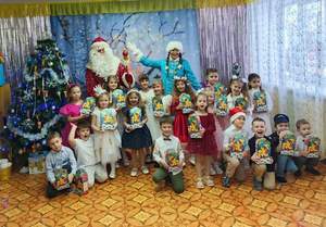 Новый Год - это самый волшебный, весёлый праздник. Утренник в старшей разновозрастной группе "Почемучки"