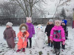 Румяные щёчки, блестящие глаза и отличное настроение - такой результат прогулок зимой. 👍